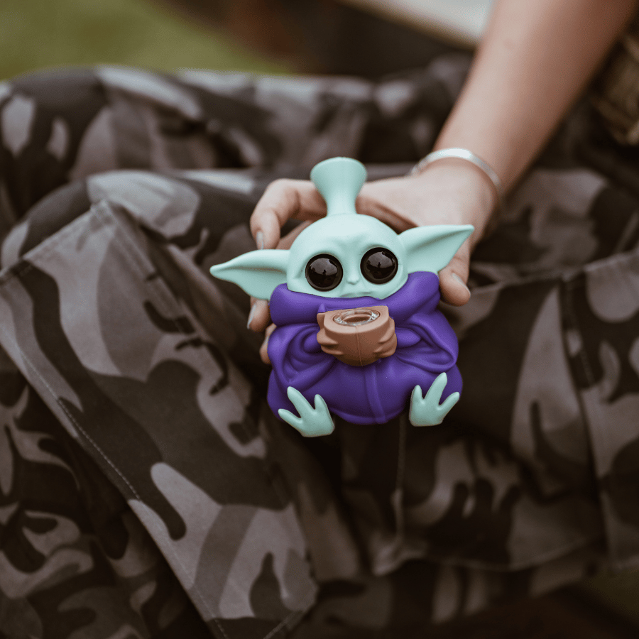 YODA BABY SILICONE BONG – SMOOTH FINISH TX79