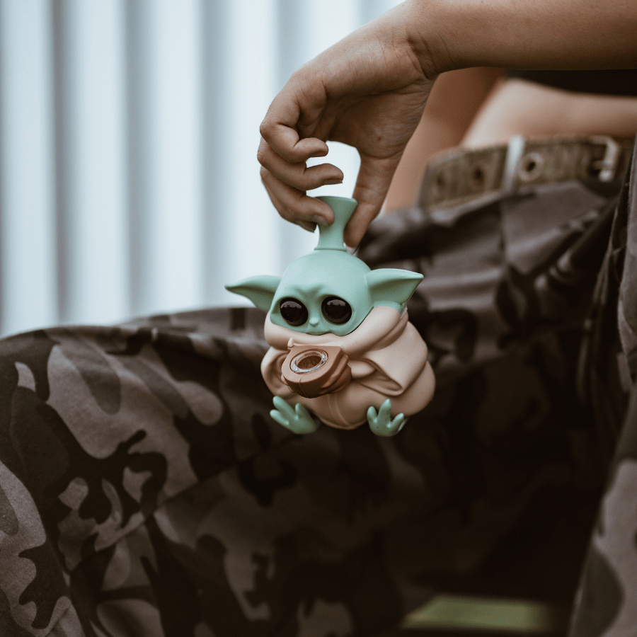 YODA BABY SILICONE BONG – SMOOTH FINISH TX79