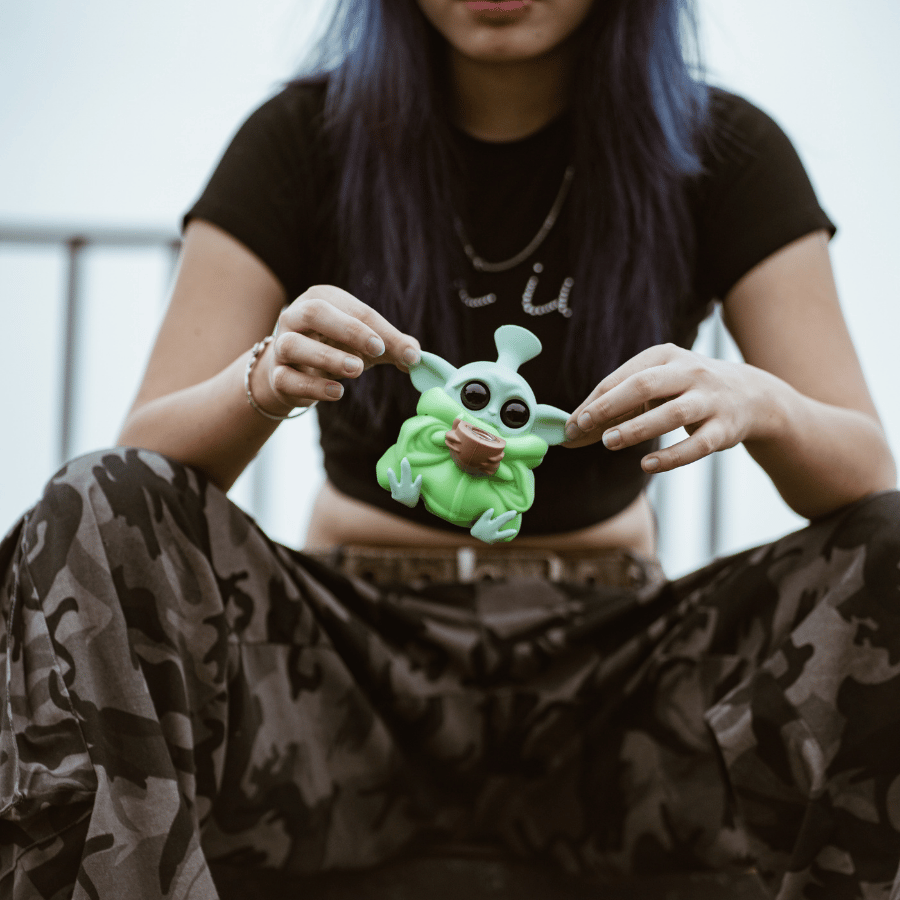 YODA BABY SILICONE BONG – SMOOTH FINISH TX79