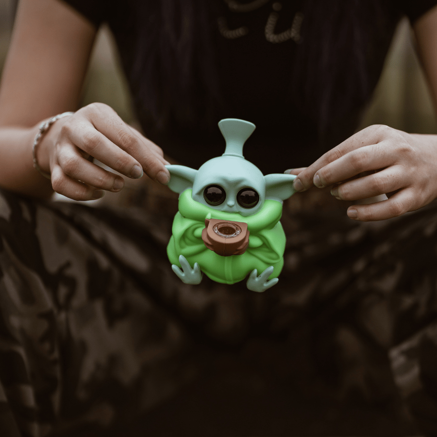 YODA BABY SILICONE BONG – SMOOTH FINISH TX79