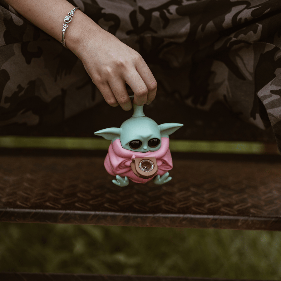 YODA BABY SILICONE BONG – SMOOTH FINISH TX79