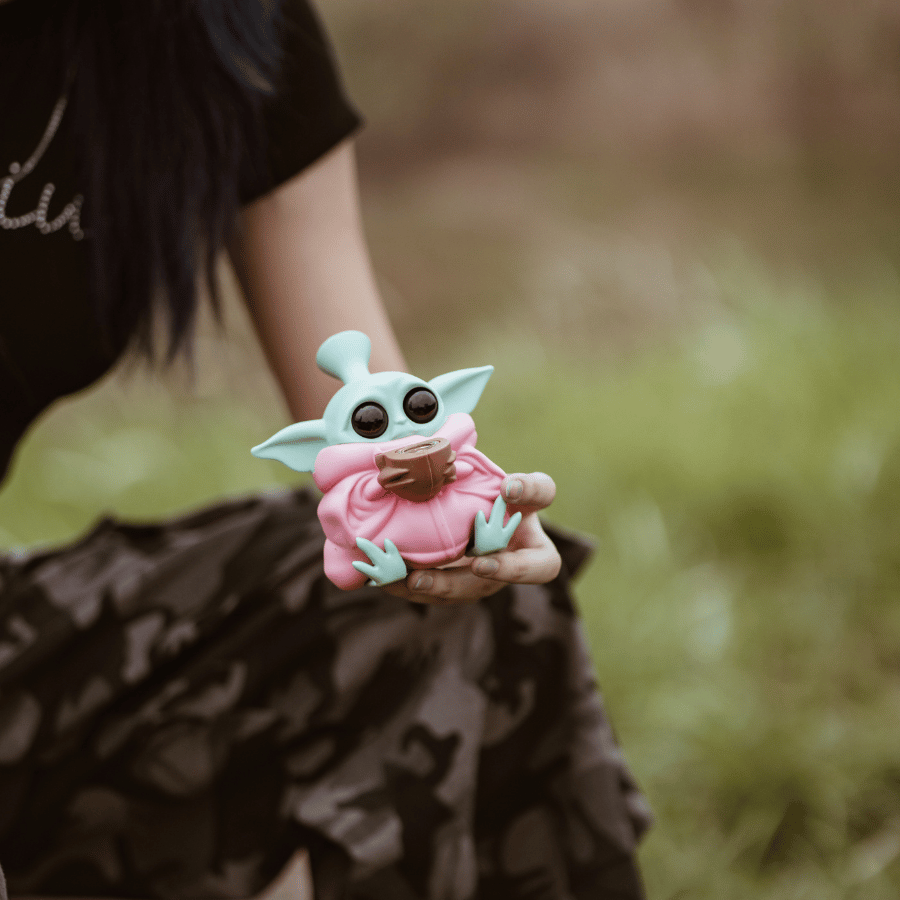 YODA BABY SILICONE BONG – SMOOTH FINISH TX79